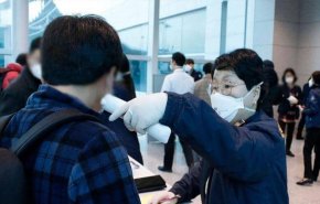 سرير من الكرتون المقوّى لكل مسافر ينتظر نتائج فحص كورونا في مطار ياباني
