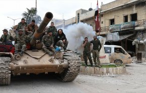مسلحون دربتهم اميركا يسلمون أنفسهم للجيش السوري