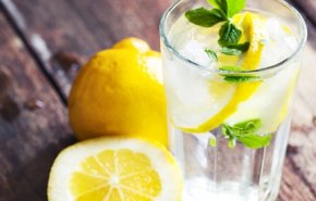 ماذا يحدث لأجسادكم عند شرب الماء مع الليمون على الريق؟