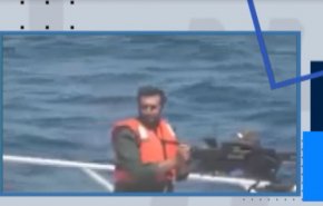 ماذا تفعل قوارب ايرانية قرب السفن الامريكية في بحر العرب؟