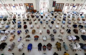 باكستان ترفع القيود عن صلاة الجماعة في المساجد