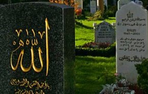 عميد مسجد بفرنسا يفتي بدفن المسلمين في 