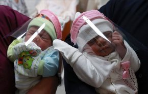 مستشفى تركي يصنع أقنعة لحماية حديثي الولادة من كورونا
