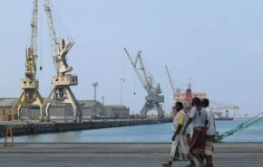 وصول سفينة فالي الى ميناء الحديدة بعد احتجازها لمدة 42يوما 