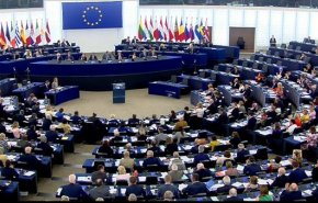 البرلمان الأوروبي يطالب بوقف تمويل خفر السواحل في ليبيا
