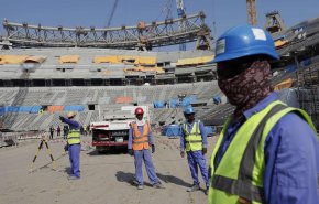 قطر تشدد حظر سكن العمال وسط العائلات