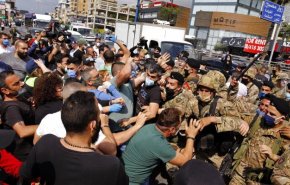 من يعرقل الحلول ويدفع بفوضى الشارع في لبنان؟