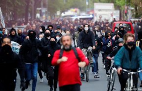 محتجو عيد العمال يكسرون قواعد التباعد الاجتماعي في المانيا