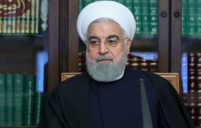 روحاني يؤكد ضرورة دفع رواتب الموظفين والمتقاعدين في مواعيدها