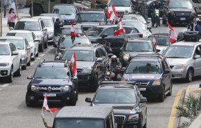 حرکت کاروان خودروهای معترضان لبنانی از بیروت تا طرابلس
