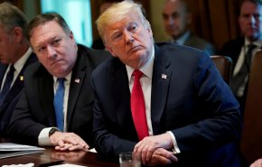 مسؤول أمريكي بارز يفضح ادعاءات ترامب وإدارته حول منشأ  كورونا 