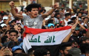 شاهد.. تظاهر مئات العراقيين للمطالبة بتغيير الحكومة الجديدة
