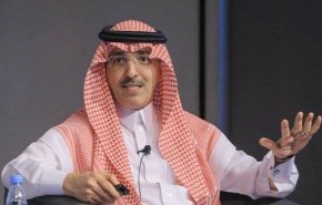 وزير المالية السعودي يحاول تبرير رفع الضرائب وإلغاء بدل غلاء المعيشة
