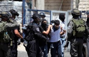 الاحتلال يعتقل 3 فلسطينيين شمال القدس