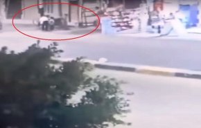بالفيديو.. لحظة دهس سيارة لـ4 أطفال في مصر