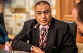 بالصور.. نائب برلماني يثير غضب وانتقادات الشارع المصري