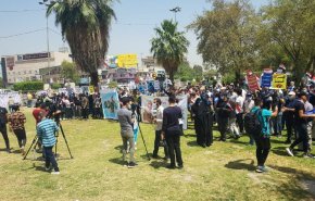 العراقيون يتظاهرون امام مكتب (mbc) السعودية في بغداد