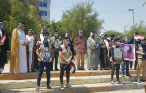 تظاهرات مردم عراق پس از اهانت شبکه سعودی به شهید المهندس/ حضور جمعی از معترضان در داخل دفتر شبکه mbc + فیلم