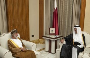 بن علوي يسلم رسالة لسلطان عمان الى أمير قطر