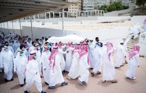 فتح الحرم المكي واجتماع العشرات لتشييع ملياردير سعودي!