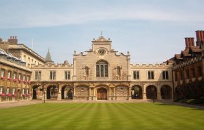 جامعة كامبردج تصبح افتراضية حتى صيف 2021