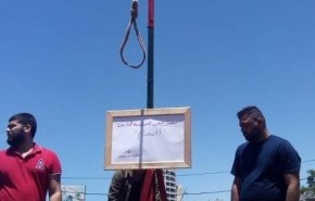 رفع مشنقة رمزية لاعدام العملاء في صيدا