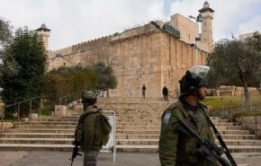 حماس: منع الصلاة في الحرم الإبراهيمي استمرار لانتهاكات الإحتلال الممنهجة