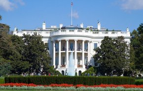 الاحتجاجات تصل واشنطن والبيت الأبيض يغلق ابوابه