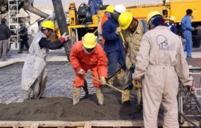 كيف فاقم كورونا معاناة العمال الوافدين في الكويت؟