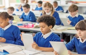 بريطانيا تعيد فتح المدارس وسط تخوف الأهالي من عدوى كورونا