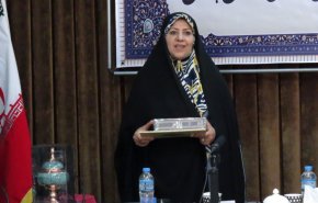 كاتبة ايرانية تفوز بجائزة أوراسيا الأدبية