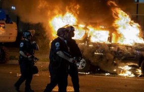 پرده‌ای دیگر از اقدامات پلیس آمریکا؛ شلیک گازهای شیمیایی به معترضان