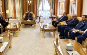دیدار سفیر روسیه با رئیس شورای انتقالی جنوب؛ تأکید گروه یمنی بر حل 4 پرونده
