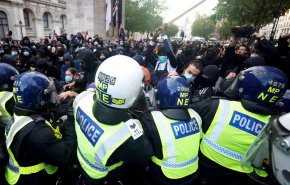 مجروح شدن 14 پلیس در اعتراضات ضد نژادپرستی در انگلیس 
