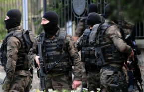 السلطات التركية تعتقل 414 من أفراد الجيش