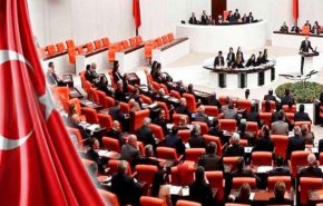 البرلمان التركي يتبنى قانونا يعزز صلاحيات 