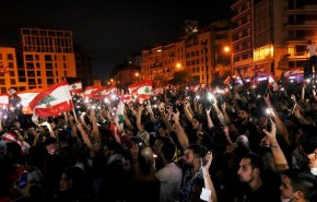 الاحتجاجات تعود إلى الشارع اللبناني من بوابة ارتفاع سعر الدولار