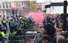 بالفيديو.. اشتباكات بين محتجين من اليمين المتطرف وشرطة لندن
