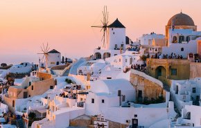 اليونان تبدأ موسم السياحة الصيفية وتستقبل الأجانب