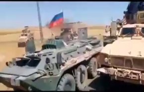 شاهد بالفيديو: عراك عنيف بين القوات الروسية والأمريكية بالحسكة 