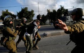 قوات الاحتلال تعتقل 5 مواطنين من الضفة الغربية