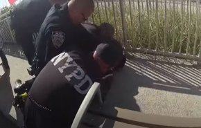 شاهد.. استمرار العنصرية الامريكية وهذه المرة في نيويورك