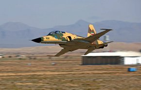 مانور هوايي ٣ فروند جنگنده جديد و تمام ایرانی كوثر+ ویدیو