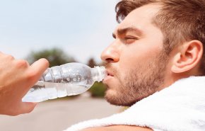 كيف تعرف انك لا تشرب الكمية الكافية من الماء؟