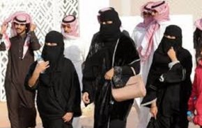 شاهد/'معركة تحرش' في مجتمع تجاري بالسعودية