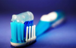 كيف يصبح فرشاة الاسنان بؤرة للميكروبات والفيروسات