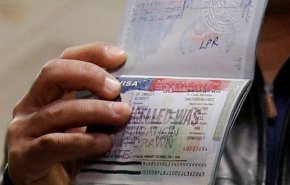 الهجرة الأمريكية تهدد بإلغاء تأشيرة الطلاب المبتعثين الأجانب