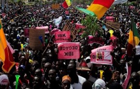 انقطاع بث التلفزيون الرسمي بمالي بعد سيطرة المحتجين على المبنى