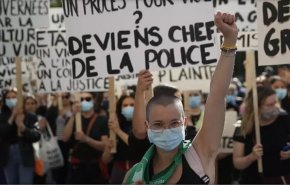 فرنسيون يتظاهرون ضدّ وزير داخليتهم المتّهم بالاغتصاب