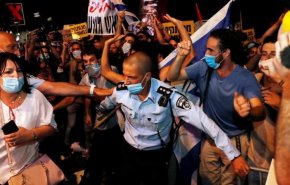 شرطة الإحتلال تعتقل 50 شخصا خلال قمع مظاهرات ضد نتانياهو